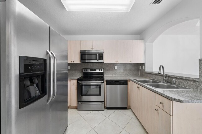 Building Photo - 717 SW 107th Ave