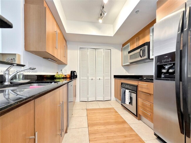 Building Photo - 335 S Biscayne Blvd