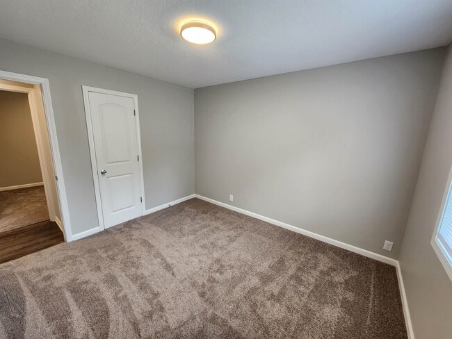 Building Photo - 424 Nussbaum Ave