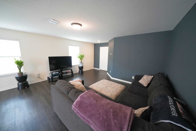 Building Photo - Beautiful Home Now Available in Miller Ran...
