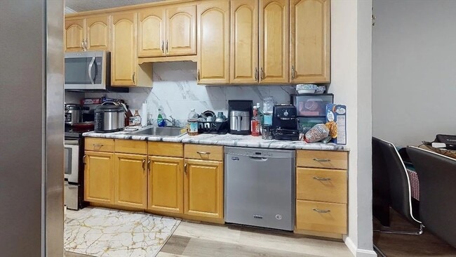Building Photo - 400 Governors Dr