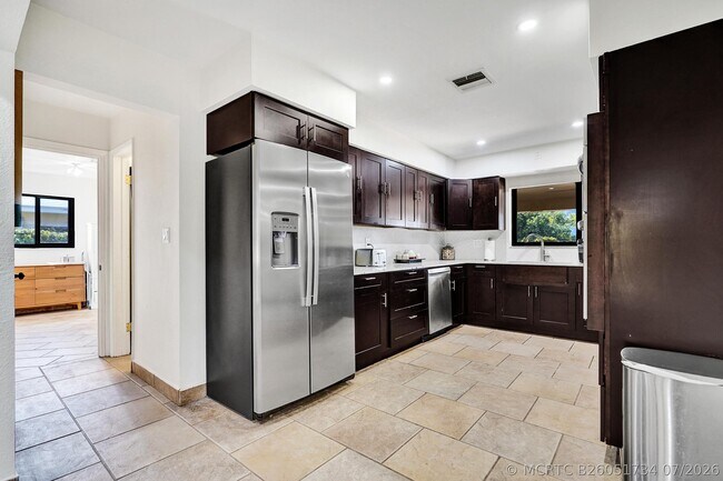 Building Photo - 1520 NE 53rd St