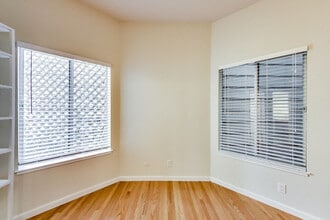 Building Photo - 977 Pine