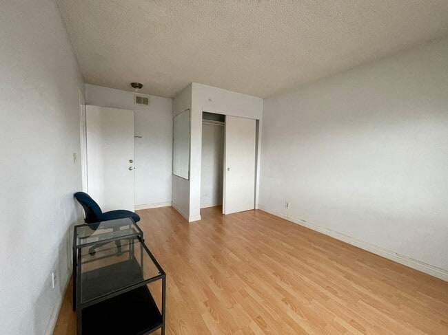 Building Photo - 107 S Muscatel Ave