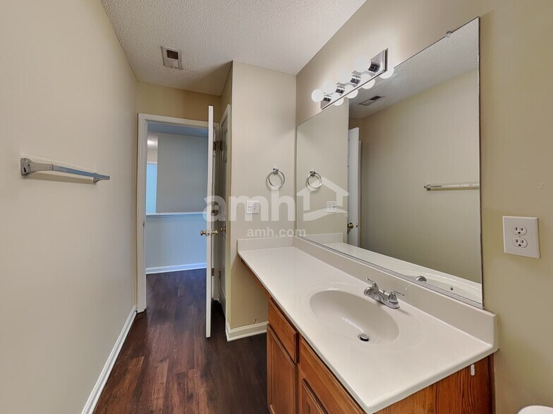 Building Photo - 808 Vonkramer Ct