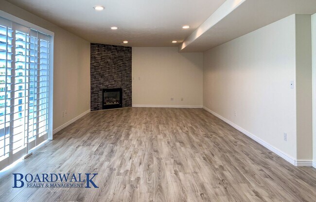 Building Photo - Modern Living Meets Mountain Lifestyle in Sandy