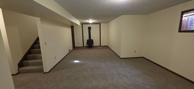 Building Photo - 2000 Square feet Duplex Southeast!  $1195