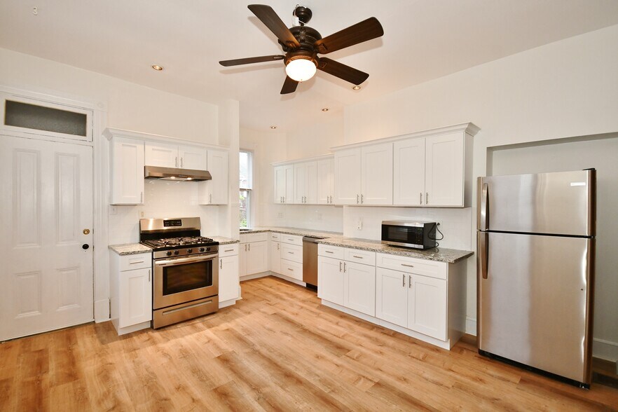 Building Photo - 121 S 16th St