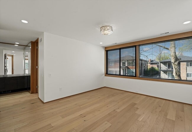 Building Photo - 709 Ann St