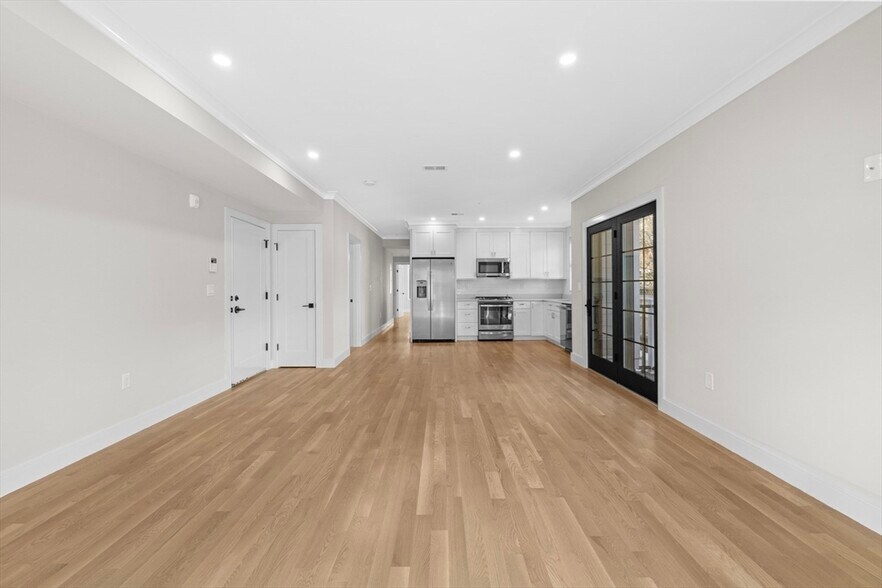 Building Photo - 279 Lamartine St