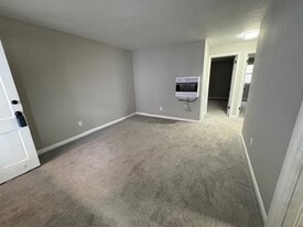 Building Photo - 2508 Middle Ave