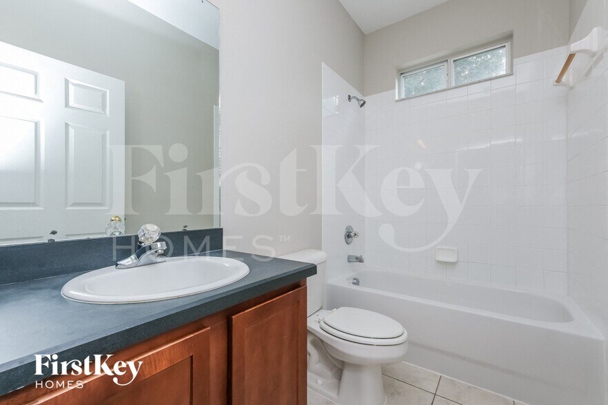 Building Photo - 527 Dunaway Dr