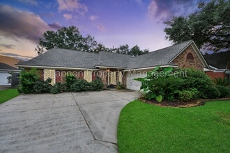 Building Photo - 15818 Sweetwater Creek Dr