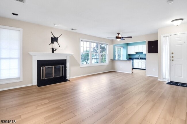 Building Photo - 121 Country Club Dr