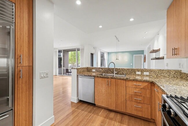 Building Photo - 235 Berry St