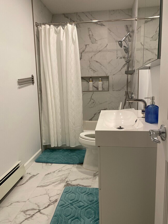 Building Photo - 152 W 9th St