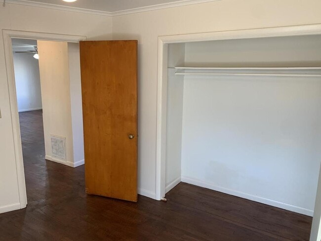 Building Photo - 2121 E Eucalyptus Ave