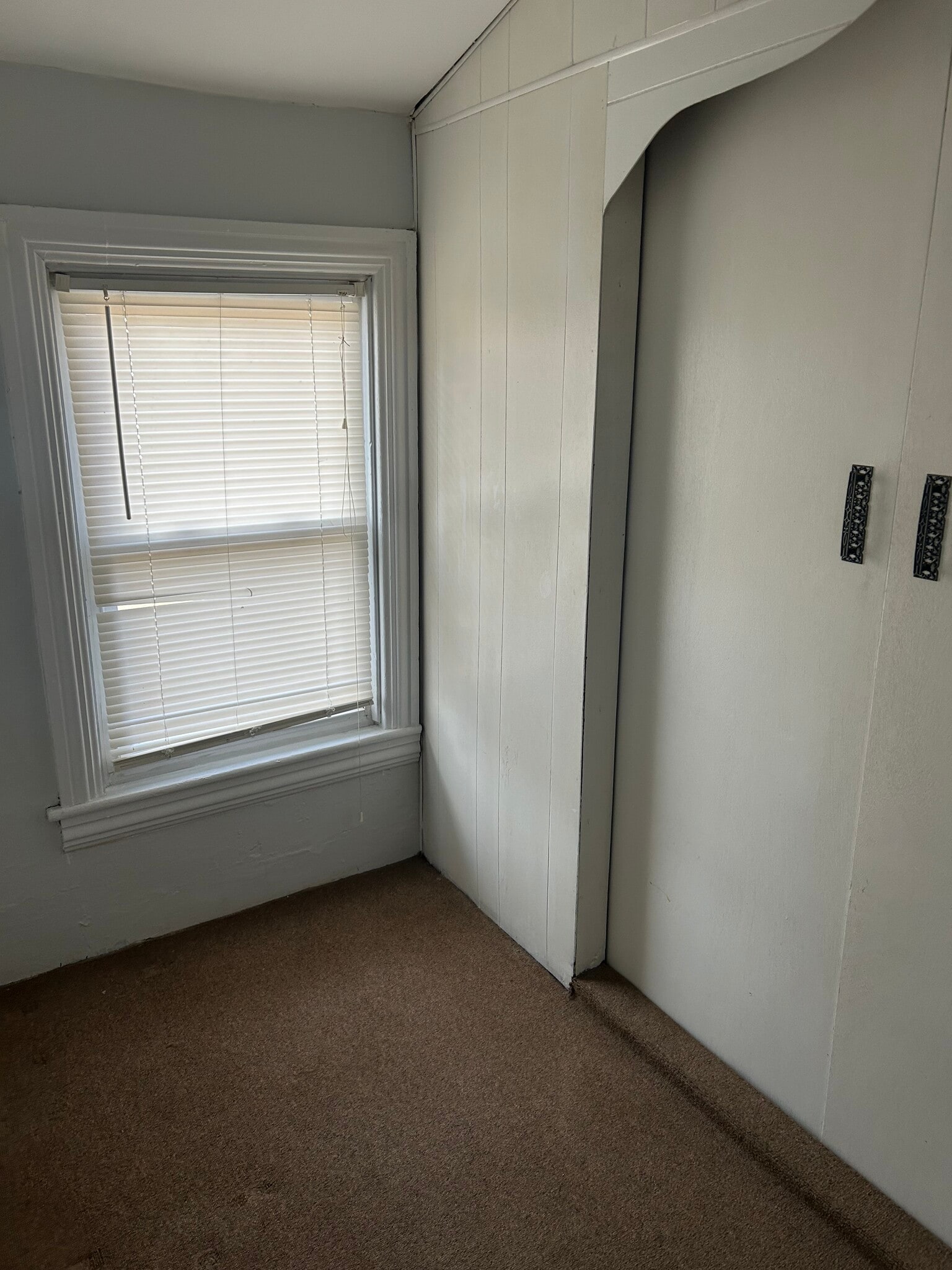 Building Photo - 604 E 5th St