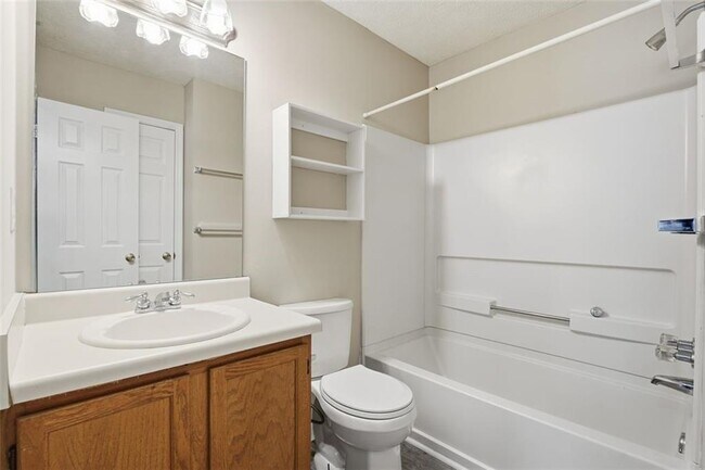 Building Photo - 1015 Plantation Way