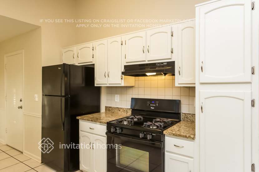 Building Photo - 1160 Park Creek Cir
