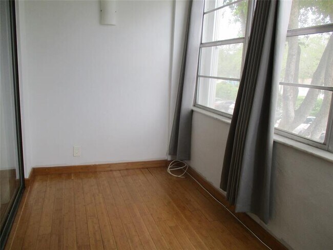 Building Photo - 2731 Taft St