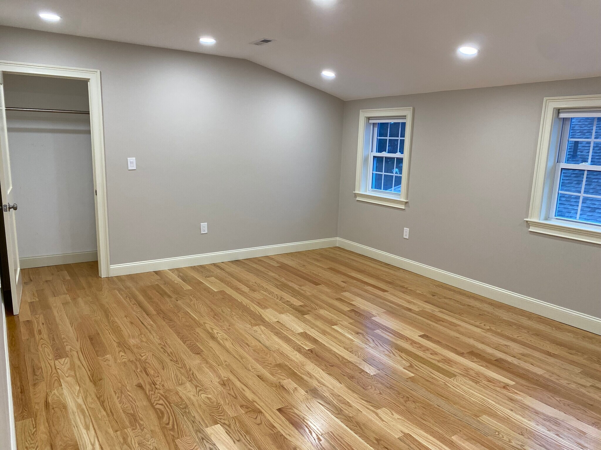 Building Photo - 585 Highland Ave