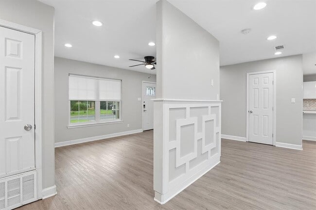 Building Photo - 2308 Devonshire Dr