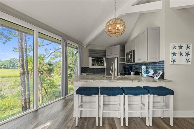 Building Photo - 2041 Deer Island Rd