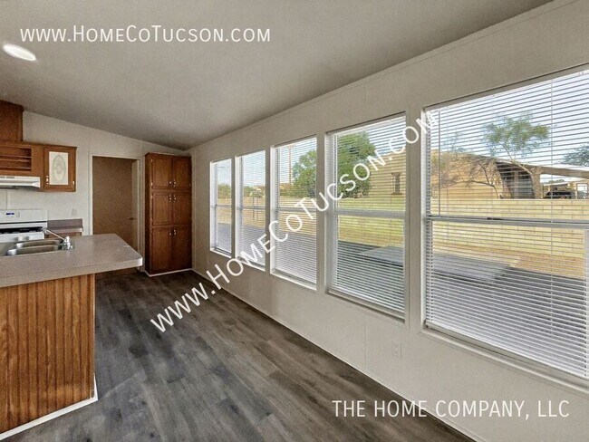 Building Photo - 5717 S Stewart Blvd