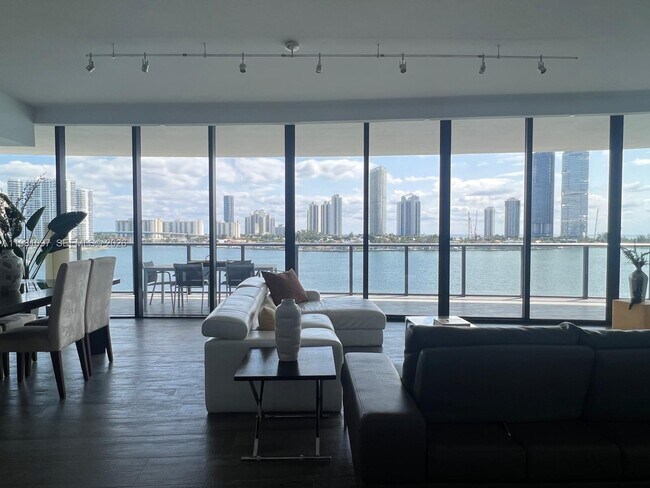 Building Photo - 5500 Island Estates Dr