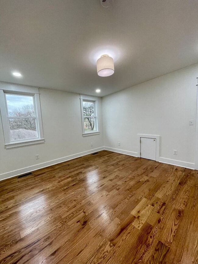 Building Photo - 323 50th Ave N