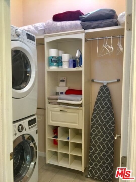 Building Photo - 1348 S Curson Ave