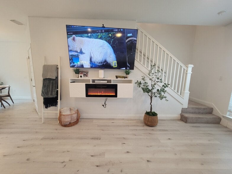 Building Photo - 652 Helen Ave