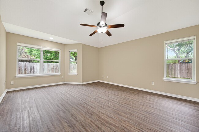 Building Photo - 11655 Lakeview Manor Dr