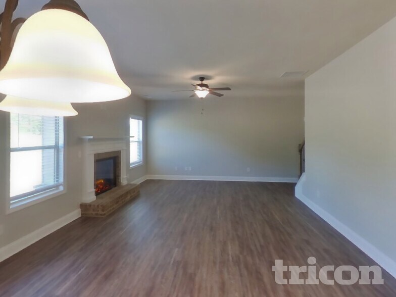 Building Photo - 131 Huntsman Dr