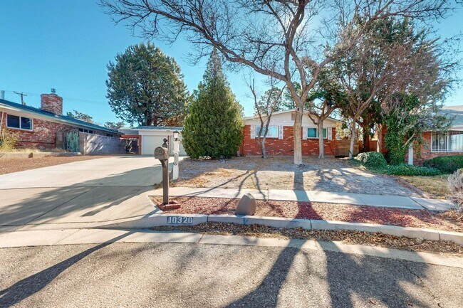 Building Photo - **Great Home** 3 Bed | 2 Bath | NE Heights | Quiet Neighborhood, Prime Location