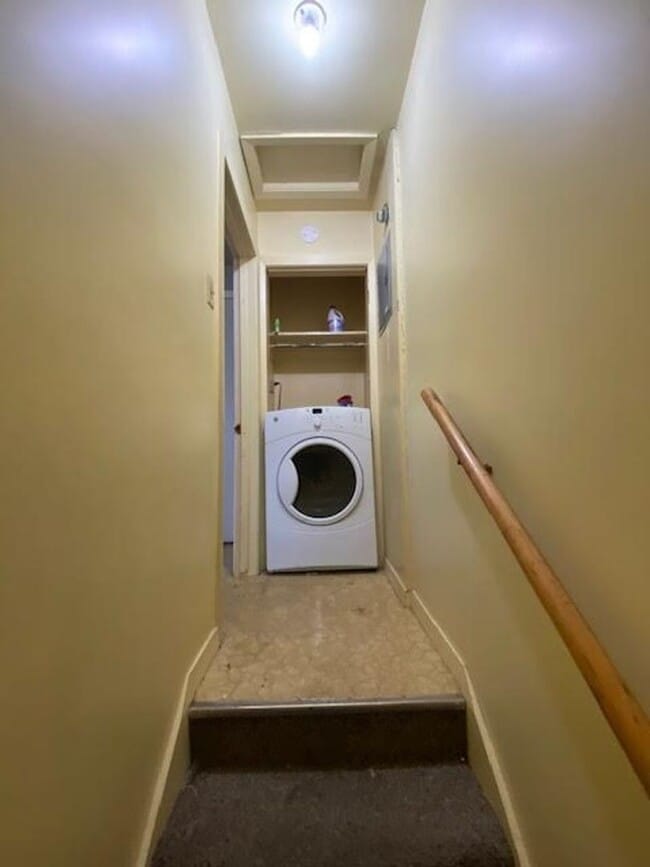 Building Photo - Move in Discount! Charming Ranch Style Sin...