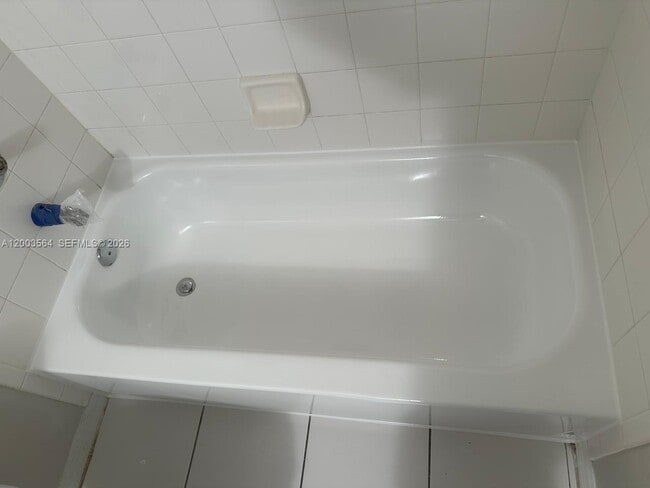 Building Photo - 2492 Centergate Dr