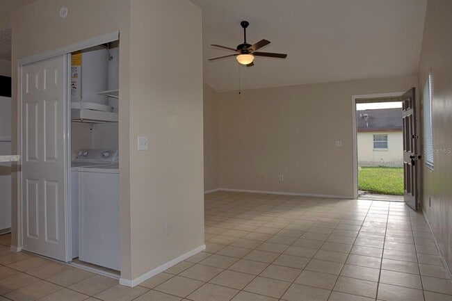 Building Photo - 6003 Oleander Dr