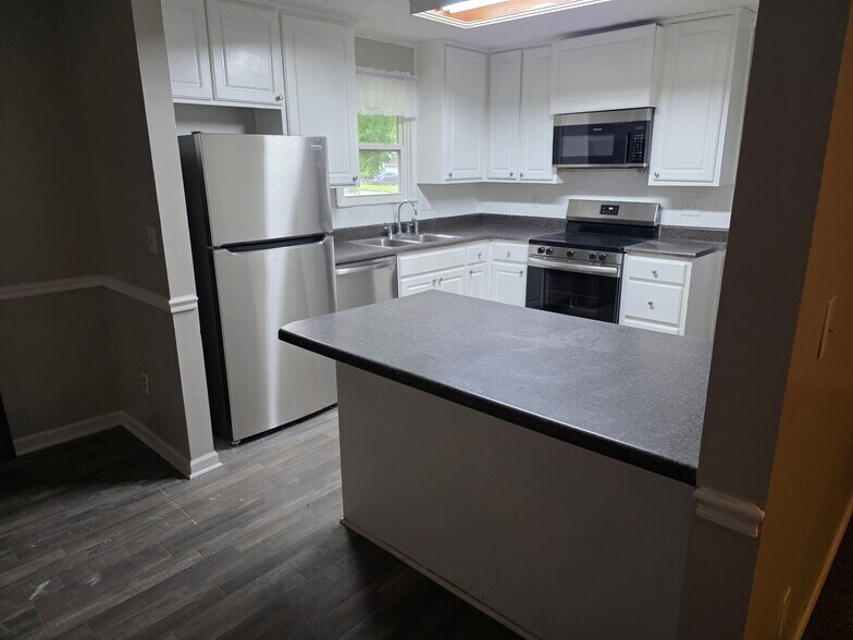 Kitchen - 9536 Winding Way Ln