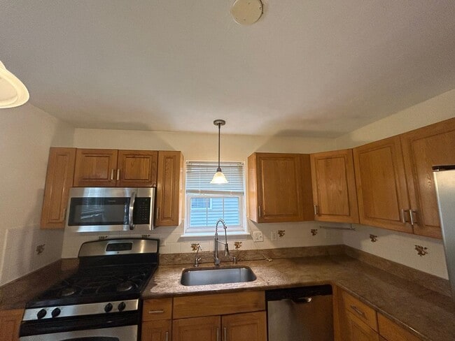 Building Photo - Beautiful 4 Bedroom house in Marlborough!