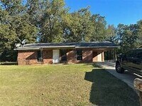 Building Photo - 850 Fernwood St