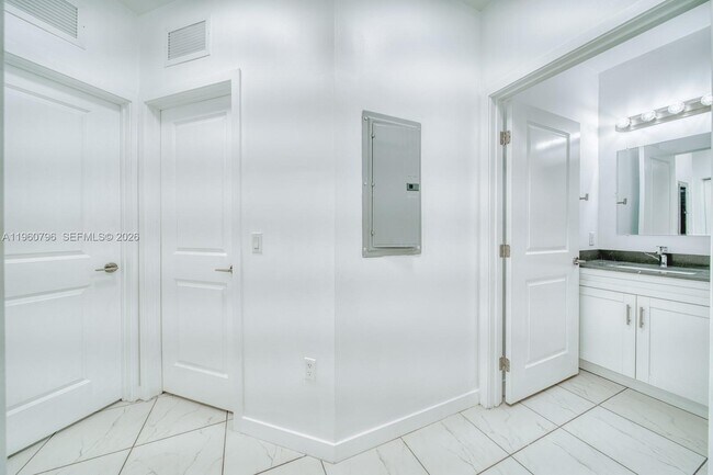 Building Photo - 14885 NE 7th Ave