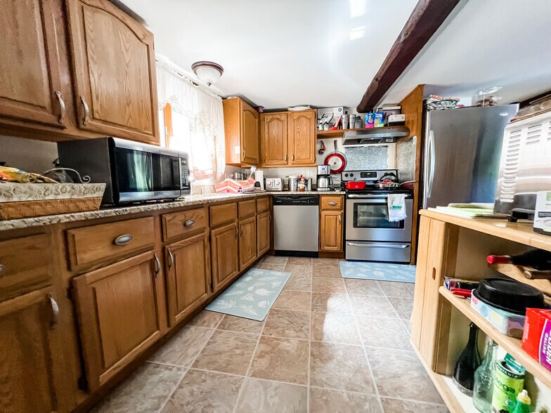 Building Photo - 4 Shawsheen Rd