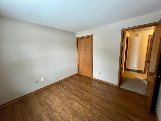 Building Photo - 811-813 W Adler Rd