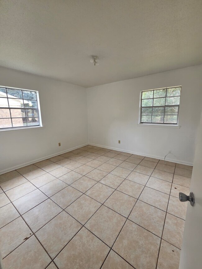 Building Photo - 4119 Karen St