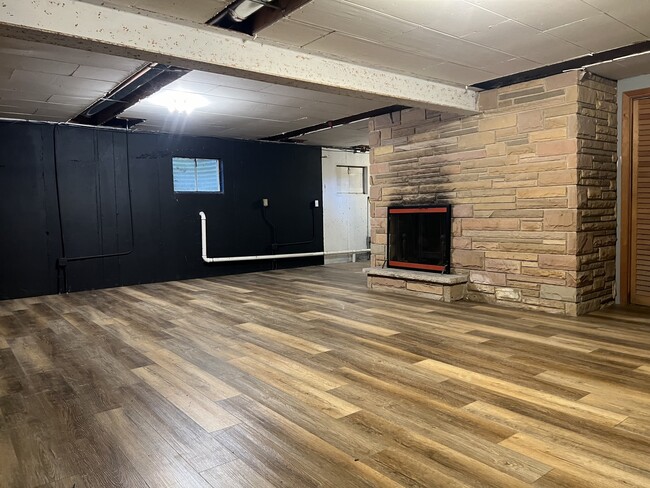 Building Photo - 616 Greenview Pl