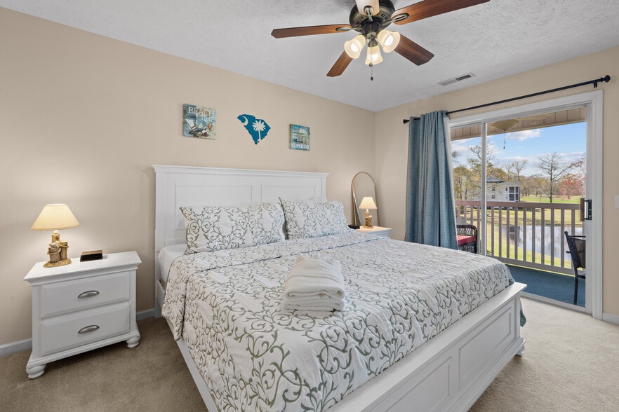 Building Photo - 557 White River Dr