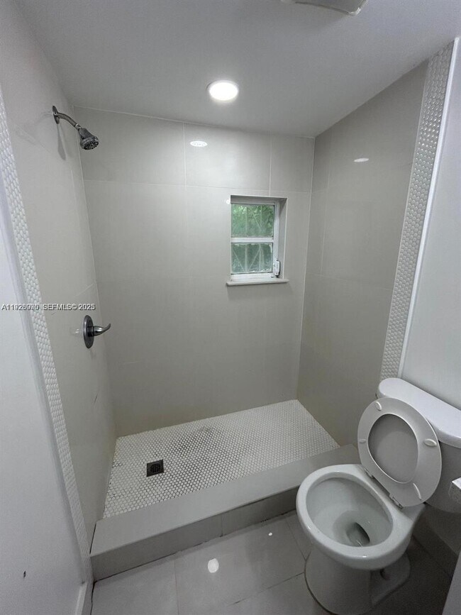 Building Photo - 407 NW 33rd St