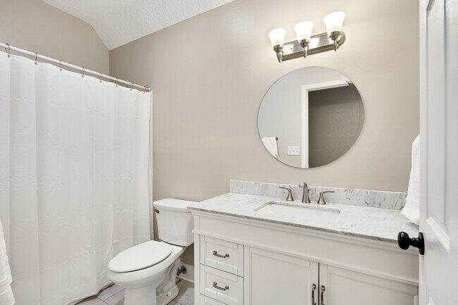 Building Photo - 115 Cottonwood Dr